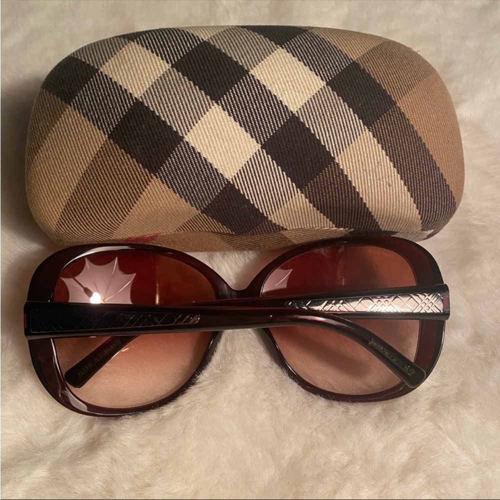Burberry 💯Authentic - Picture 3 of 9